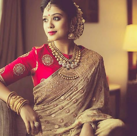 Unique Blouse Designs, Indian Woman, Unique Blouse, Red Blouse, Bridal Blouse Designs, Elegant Saree, Blouse Design Models, South Indian Bride, Saree Dress