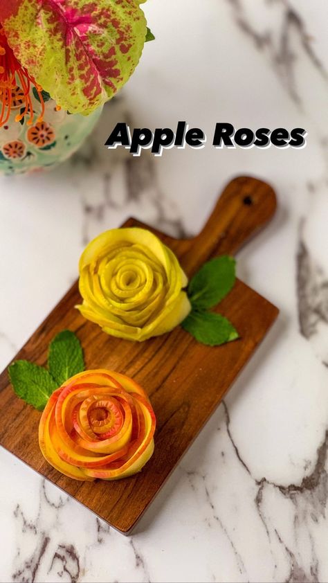 Apples Charcuterie Board, Apples On Charcuterie Board, Thanksgiving Fruit Charcuterie Board, Charcuterie Board Rose, Charcuterie Roses, Pretty Charcuterie Board, Apple Charcuterie Board, Nature Snacks, Apple Party