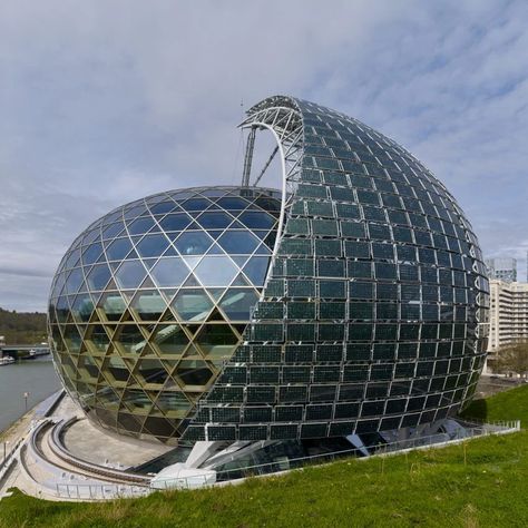 Ten buildings that incorporate solar panels in unusual ways Photography Buildings, Architecture Cool, Architecture Unique, Shigeru Ban, Architecture Design Drawing, La Seine, Landscape Architecture Design, Amazing Buildings, Unique Buildings