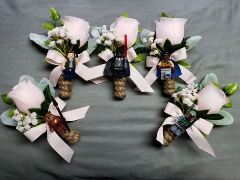 Star Wars Themed Wedding Centerpieces, Star Wars Boutonniere, Starwars Wedding Ideas, Wedding Color Schemes Purple, Sci Fi Wedding, Boutonniere Ideas, Star Wars Wedding Theme, Nerd Wedding, Nerdy Wedding