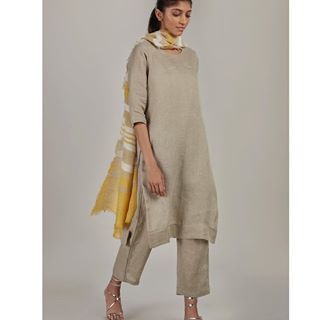 Anavila (@anavila_m) • Instagram photos and videos Kurti Styles, Interview Dress, Interview Outfits Women, Interview Attire, Casual Work Attire, Suit Salwar, Kurta Style, Punjabi Dress, Casual Indian Fashion