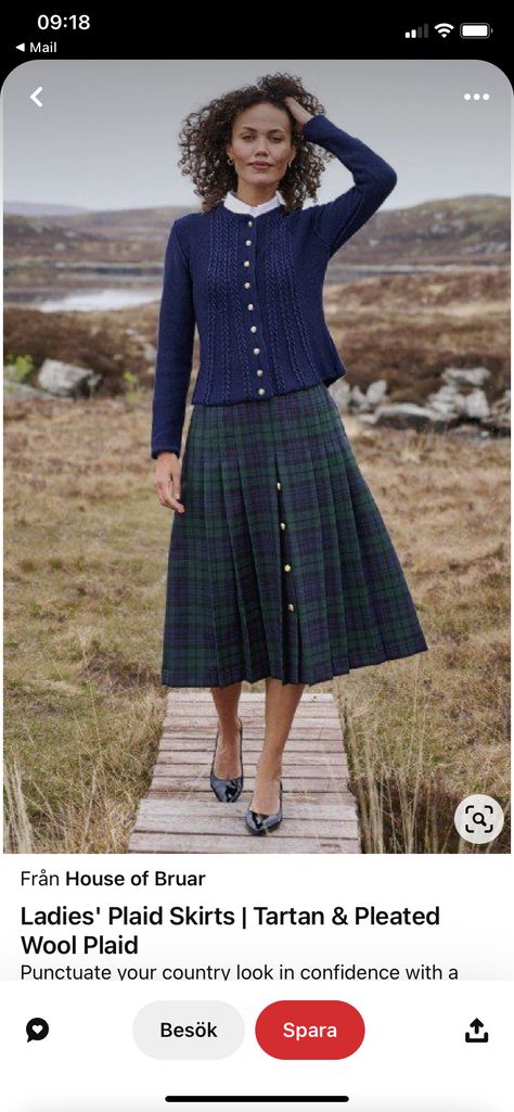 Tartan Skirt Outfit, Catholic Modesty, Goddess Wear, Tartan Pleated Skirt, Euro Fashion, Spring Skirt Outfits, Tartan Clothing, Tartan Fashion, Tartan Skirt