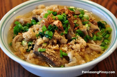 La Paz Batchoy Recipe...love this soup! great idea for a rainy weekend! La Paz Batchoy, Filipino Ulam, Siopao Recipe, Beef Pares, Fresh Egg Noodles, Filipino Cuisine, Filipino Foods, Philippines Food, Soup Dish