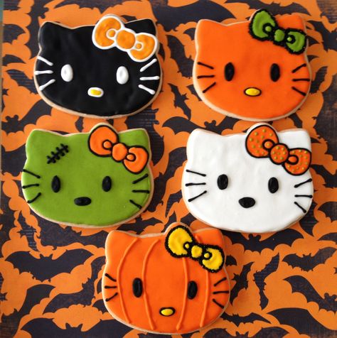 Halloween Hello Kitty cookies Hello Kitty Halloween Cookies, Hello Kitty Desserts, Cookie Decorating Ideas, Spider Web Cookies, Halloween Sugar Cookies Decorated, Hello Kitty Cookies, Pasteles Halloween, Halloween Cookies Decorated, Halloween Sugar Cookies