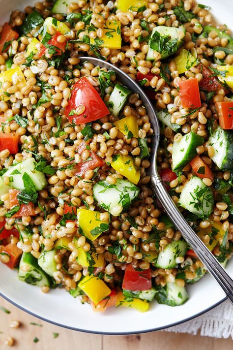 Grain Salad with Fresh Lemon & Herbs // Natural Girl Modern World // Vegan Salad Recipes Holidays, Grain Salad Recipes, Grain Salad, Vegan Salad Recipes, Dried Herbs, Grain Foods, Vegan Salad, Healthy Salads, Delicious Salads