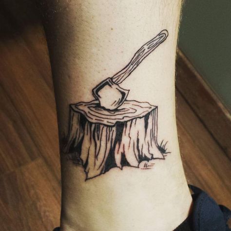 Get inked with a design that captures the essence of camping and the great outdoors. Firewood Tattoo, Logging Tattoo Ideas, Tree Stump Tattoo, Lumberjack Tattoo, Stump Tattoo, Log Tattoo, Chainsaw Tattoo, Jason Tattoo, Nature Sleeve