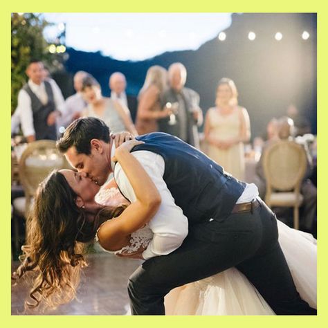 30 canciones hermosas para bailar tu vals este 2018 Dealing With Jealousy, Dance Dreams, A Cinderella Story, Elvis Costello, Wedding Photo Inspiration, Wedding Time, Best Love, First Dance, Wedding Wire