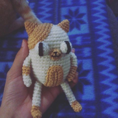 Prismo Adventure Time Crochet, Adventure Time Amigurumi, Amigurumi Cake, Sister Location Baby, Adventure Time Crochet, Adventure Time Cakes, فن النسيج, Crochet Keychain Pattern, Finger Knitting