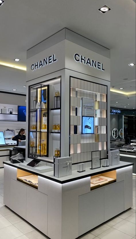 Chanel Store Fixtures Design, Ceramic Store, Perfume Display, Chanel Boutique, Chanel Store, Branding Design Packaging, Perfume Store, Boutique Interior, Store Fixtures