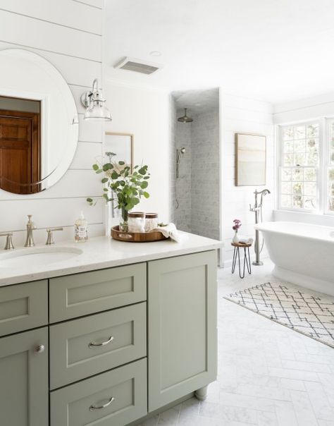 Bathroom of the Week: Open Spa Feeling for Empty Nesters Light And Airy Bathroom, Airy Bathroom, Master Bath Ideas, Luxury Spa Bathroom, Green Bathroom Vanity, Green Vanity, Farmhouse Bathroom Decor Ideas, Spa Bathroom, Bathroom Features