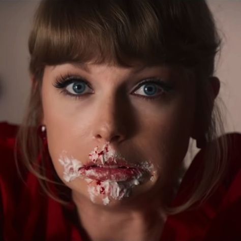 Taylor Swift Music Videos, Paper Rings, Red Season, Loving Him Was Red, Miles Teller, Chris Stapleton, Taylor Swift Music, Taylor Swift Funny, Taylor Swift Red