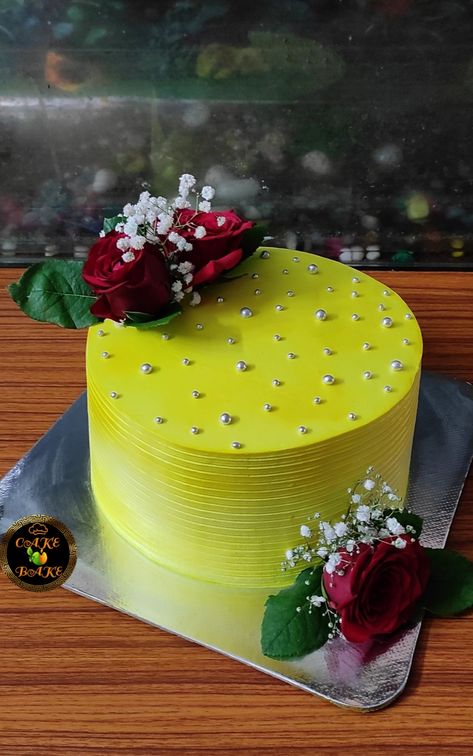 Haldi Cake Design, Whipped Cream Cake Design Ideas, Haldi Cake, Pineapple Cake Design, Flavoured Cakes, Mehndi Cake, Beautiful Cake Pictures, Homemade Cupcake Recipes, Castle Birthday Cakes