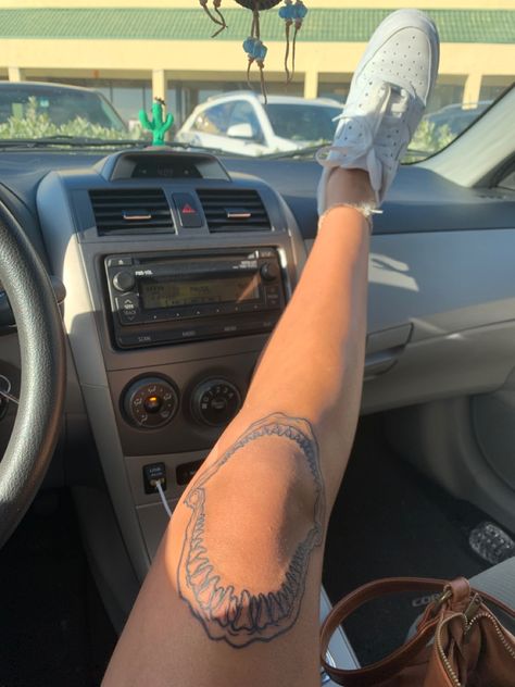 Shark Tattoo On Knee, Beachy Leg Tattoos, Shark Spine Tattoos For Women, Ocean Knee Tattoo, Knee Shark Tattoo, Shark Mouth Tattoo Knee, Shark Hip Tattoo, Beach Girl Tattoo, Tattoo Genou