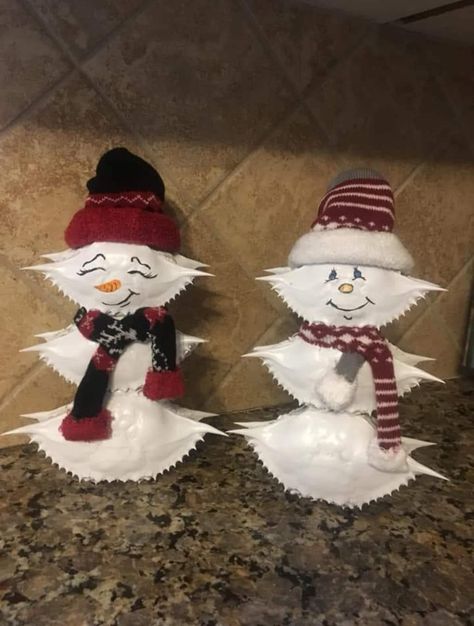 Crab shell snowmen #cajunchristmas Cajun Christmas, Seashell Creations, Nautical Christmas Ornaments, Crab Ornament, Crab Crafts, 1920s Hat, Seashell Christmas Ornaments, Coastal Crafts, Shell Ideas