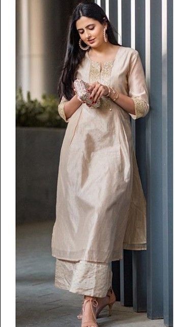 Beautiful Chanderi-silk Kurti. Khadi Silk Suit Designs, Silk Dress Patterns Indian Kurti, Chanderi Silk Kurti Designs Latest, Silk Kurti Designs Latest Fashion, Silk Kurti Designs Latest, Kurti Designs Latest Fashion, Dress Patterns Indian Kurti, Silk Dress Pattern, Silk Kurtis