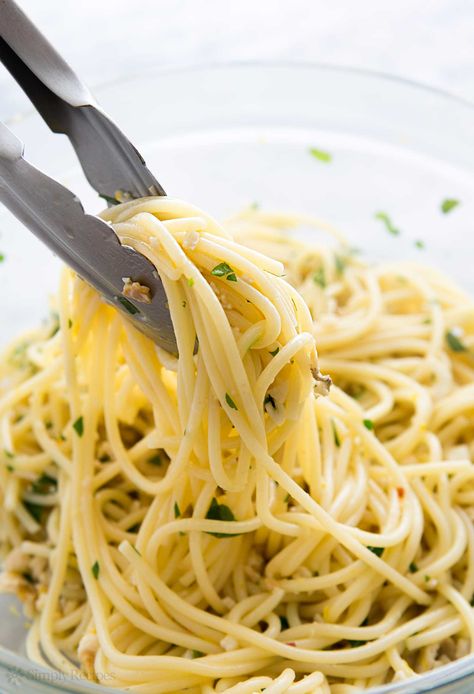 Spaghetti with Clams ~ Quick and easy spaghetti pasta with clam sauce from minced clams, clam juice, white wine, olive oil, and garlic ~ SimplyRecipes.com Clam Spaghetti Recipe, Seafood Pasta White Wine, Pasta With Clam Sauce, Spaghetti With Clams, White Wine Pasta Sauce, Clam Pasta, White Clam Sauce, Clam Sauce, Easy Spaghetti