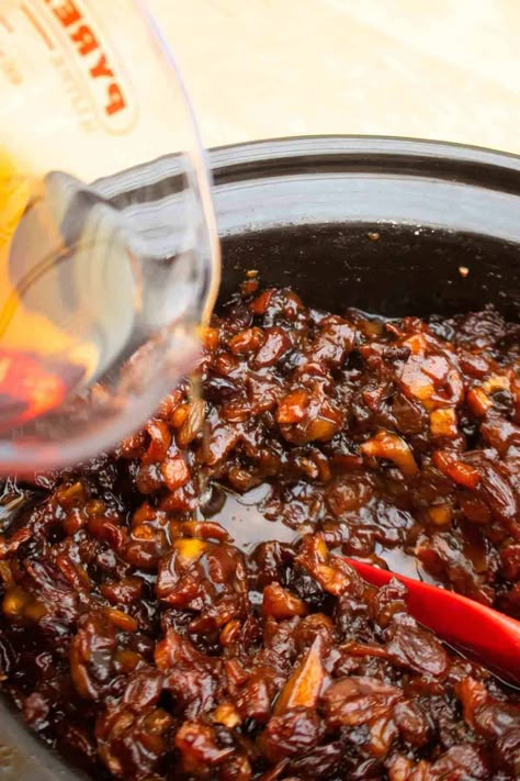 Slow Cooker Mincemeat, Traditional Mincemeat Pie, Vegan Mincemeat Recipe, Recipe For Mincemeat, Easy Mincemeat Recipes, Pear Mincemeat Recipe, Mincemeat Pie Recipe Easy, Mincemeat Cookies Recipe, Fruit Mincemeat Recipe