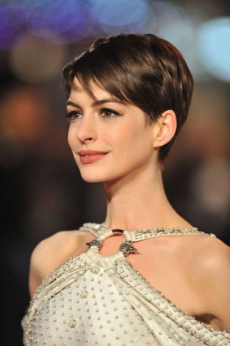 Love the pixie cut Easy Short Haircuts, Sarah Drew, Easy Everyday Hairstyles, Crop Hair, Cute Hairstyles For Short Hair, 짧은 머리, Short Pixie Haircuts, Penteado Cabelo Curto, Anne Hathaway