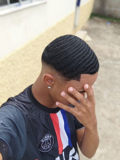 Waves Waves 360, Black Hair Fade, Black Man Haircut Fade, 360 Waves Hair, Waves Hairstyle Men, Black Hair Cuts, Waves Haircut, Hair Styels, Low Fade Haircut