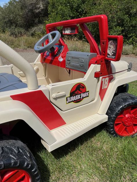 Jurassic Park Cozy Coupe, Barbie Jeep Makeover, Power Wheels Makeover, Barbie Power Wheels, Jurassic Park Car, Jeep Bed, Cozy Coupe Makeover, Power Wheels Jeep, Jurassic Park Jeep