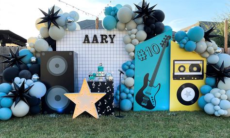 Kid's Birthdays — WOW My Party Concert Backdrop Ideas, Karaoke Party Backdrop, Rock Party Backdrop, Dj Themed Birthday Party, Concert Party Theme, Karaoke Party Ideas Decoration, Rock Party Decorations, Music Themed Birthday Party, Music Theme Party