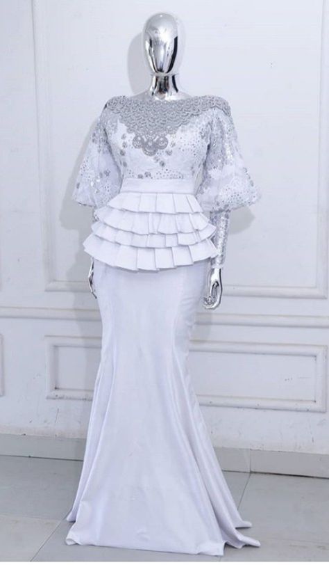 White Lace Skirt And Blouse Asoebi, White Lace Skirt And Blouse Styles, Lace Kaba, Lace Skirt And Blouse Styles, African Shift Dress, Asoebi Lace, Lace Skirt And Blouse, African Wears, Dinner Gowns