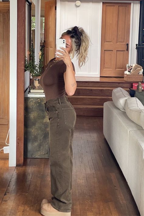 I love baggy cargo pants for fall! This whole fall casual outfit is so cute and comfy, tap to shop the details! Baggy Cargo Pants Outfit, Cargo Pants Outfit Fall, Outfits With Baggy Jeans, Cargo Pants Women Outfit, High Rise 90s Relaxed Jean, Granola Outfits, Baggy Pants Women, Job Clothes, Pants Outfit Fall