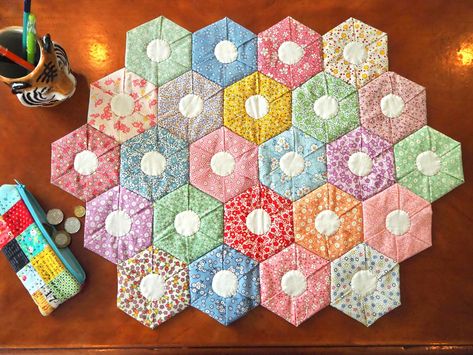 Folded Patchwork, Octagon Quilt, Flower Trees, Hexagon Quilt Pattern, Fabric Folding, Rustic Quilts, Hexagon Patchwork, Hexie Quilt, English Paper Piecing Quilts