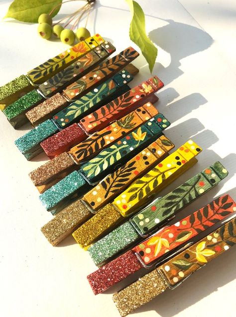 THANKSGIVING CLOTHESPINS hand painted magnets fall leaves hostess gift place card holder Thanksgivin Place Card Holders Thanksgiving, Thanksgiving Gifts Diy, Painted Clothes Pins, Painted Magnets, Clothespin Art, Painted Driftwood, Thanksgiving Table Decor, Place Card Holder, Clothes Pegs