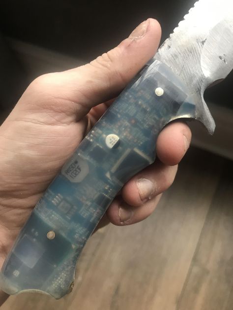 Resin Knife Handle, Knife Handle Making, Knife Ideas, Knife Handle, Polyester Resin, Cool Swords, Shaving Razor, Cool Knives, Knife Handles