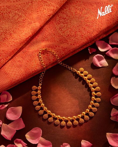 The exclusivity of gold necklaces is unmatched and adds elegance to all your occasions, no matter the season. This gold beaded choker is crafted in gold pearls, with the drop design adding detail to the necklace. Match this necklace with a Kanchipuram silk saree, a bindi, and smokey eyes to finish the look. Necklace Photography Ideas, Necklace Photography, Mughal Jewelry, Jewelry Mood Board, Jewelry Product Shots, Butterfly Necklace Gold, Jewelry Photoshoot, Jewelry Ads, Drop Design