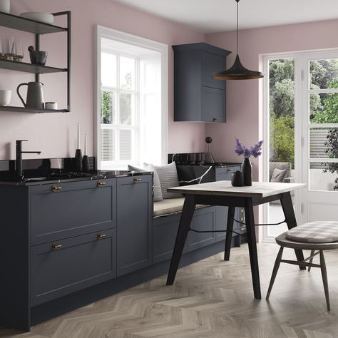 Cosy seating nook with pink and midnight blue kitchen colour scheme, Benchmarx Kitchens Navy Kitchen Pink Walls, Pink Walled Kitchen, Pink Blue Kitchen Decor, Blue And Pink Kitchen Decor, Navy And Blush Kitchen, Pink Walls Kitchen Ideas, Navy Blue And Pink Kitchen, Pink Blue Kitchen, Pink Wall Kitchen