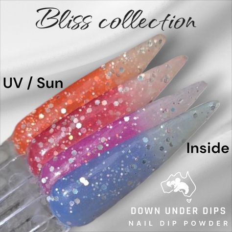 La collection Bliss contient 4 belles couleurs qui apparaissent lorsqu'elles sont exposées aux UV/SOLEIL. Ces trempettes vous mettent de bonne humeur ! Même la nuit car... elles ont des paillettes phosphorescentes ! La pêche est d'un beau rouge pêche lorsqu'elle est exposée au soleil - à l'intérieur, elle est d'un rose très clair - la nuit, les paillettes brillent d'une lueur verte dans le noir Royalty est d'un beau pourpre pêche lorsqu'il est exposé au soleil - à l'intérieur, elle est d'un beau plongeon blanc - la nuit, les paillettes brillent d'une lueur verte dans le noir Cool comme ça, c'est un beau bleu lorsqu'il est exposé au soleil - à l'intérieur, elle est d'un vert très clair - la nuit, les paillettes brillent d'une lueur verte dans le noir Mon soleil est d'un bel orange lorsqu'il