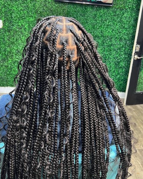 Goddess Medium Knotless Braids, Braided Hairstyles For Black Girls Teens, Knotless Box Goddess Braids, Goddess Braids Peek A Boo, Goddess Braids Medium Size, Knotless Curly Braids, Peekaboo Goddess Braids, Medium Knotless Braids With Curls, Medium Goddess Knotless Braids