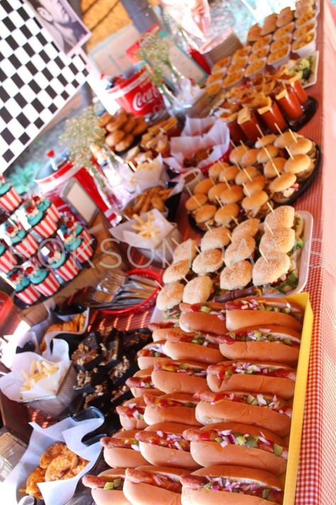 American Food Party Ideas, Birthday Ideas Food Table, 21st Food Table, 40th Party Food Ideas, American Diner Party Theme, Carnival Party Food Table, Carnival Food For Birthday Party, Grease Food Ideas, Retro Bbq Party