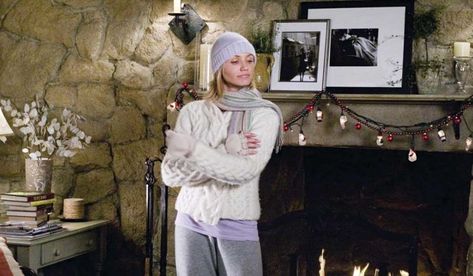 Holiday Cameron Diaz, October Inspiration, The Holiday Cottage, Holiday Interior, Estilo Ivy League, Estilo Ivy, Christmas Films, English Cottage Style, Film Disney