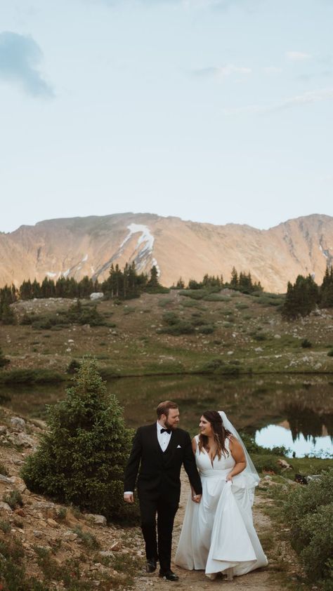 Ashly and Tyler’s Breckenridge elopement was so fun. They had a small ceremony with family and friends and then watched the sunset at Hoosier Pass. Discover Breckenridge elopement planning tips, Colorado elopement locations, and activities. Book Sydney for your Colorado elopement photos at www.sydneymcraephoto.com Breckenridge Elopement, Elopement Tips, Elope In Colorado, Where To Elope, Elopement Planning, Colorado Adventures, Breckenridge Colorado, Elopement Dress, Elopement Photos