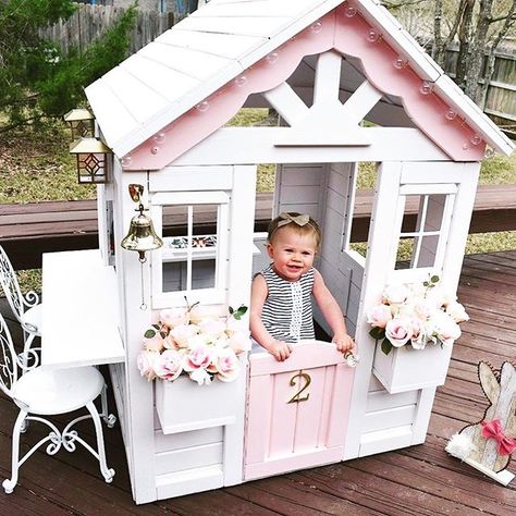 Can't stop, won't stop posting adorable playhouse upcycles. We can't even with those flowers and that sparkly door knob!   Image: @chelseyhuskey Kids Cubby Houses, Kids Cubbies, Girls Playhouse, Diy Playhouse, Backyard Playhouse, Build A Playhouse, Wendy House, Cubby House, Cubby Houses