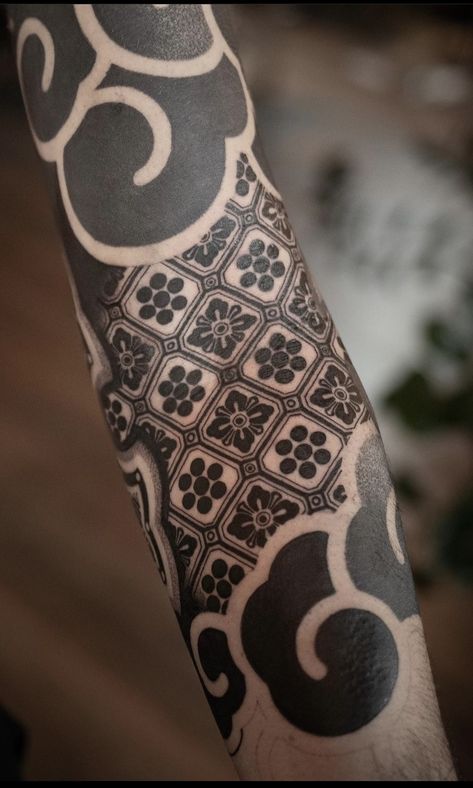 Tattoo Sleeve Pattern, Asian Pattern Tattoo, Geometric Sleeve Design, Arm Pattern Tattoo, Geometric Tattoo Pattern Design, Japanese Tattoo Filler, Geometric Japanese Tattoo, Japanese Pattern Tattoo, Black Pattern Tattoo