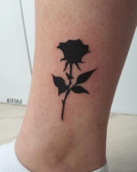 The black rose tattoo is widespread, but do you know its meaning? In the article, you will find the answer to this question and many ideas for such a tattoo. Name Cover Up Tattoos For Women, Simple Black Tattoos, Hand Tattoo Cover Up, Small Black Tattoos, Rose Tattoo Cover Up, Black Rose Tattoo, Rose Tattoo Ideas, Cover Up Tattoos For Women, Flor Tattoo