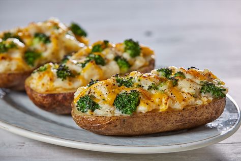 Baked potato recipes don't usually feature broccoli, but this one does! Make these twice baked potatoes with broccoli, cheese and ranch for a fun flavor. Mashed Potatoes Recipes, Baked Potato Recipes, Double Baked Potatoes, Chicken And Broccoli, Sour Cream Ranch Dressing, Broccoli Cheese, Potatoes In Oven, Potatoes Recipes, Cheesy Broccoli