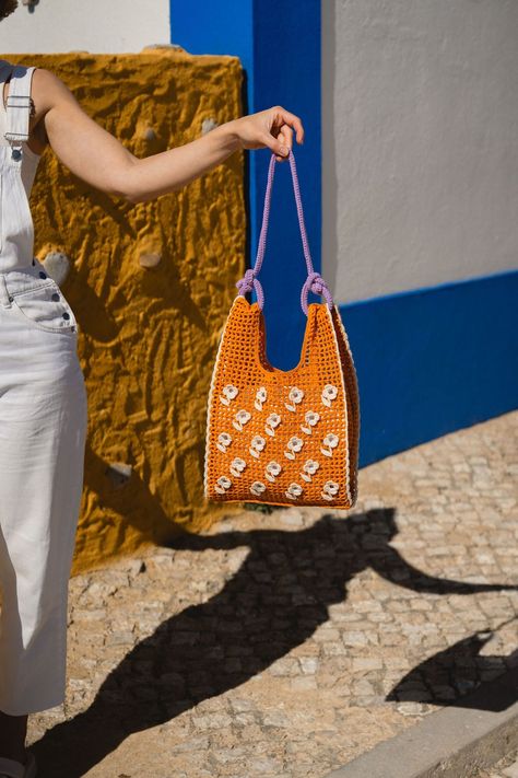 Floora bag by Molla Mills — Suomen Lanka Crochet Thread Bag, Crochet Shoulder Bag Pattern Free, Crochet Blanket Scarf, Molla Mills, Crochet Shoulder Bags, Beginner Crochet Tutorial, Crochet Bag Tutorials, Handmade Crochet Bags, Crochet Shoulder Bag