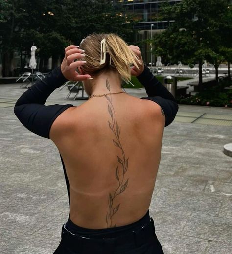 Leave Spine Tattoo, Delicate Vines Tattoo, Tattoo Idea Spine, Red Back Tattoos Spine Flowers, Vines Down Spine Tattoo, One Line Vine Tattoo, Fern Tattoo Spine, Vine Back Tattoo Spine, Leaves Spine Tattoos For Women