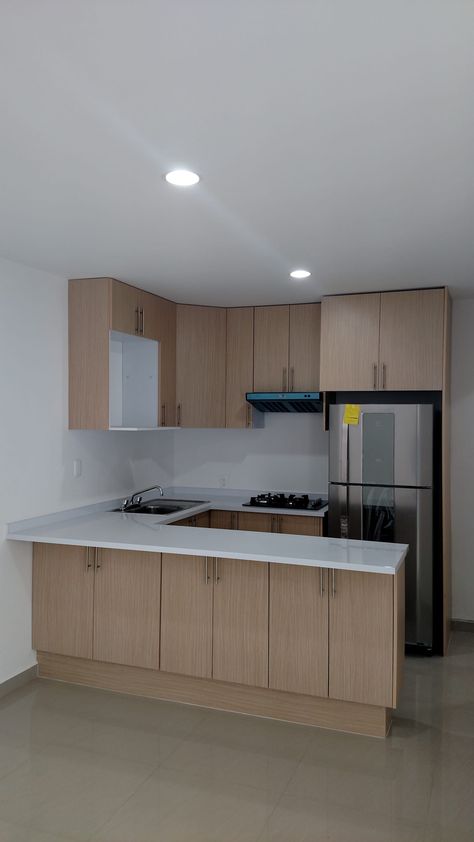 Remodelacion despacho de contadores cocinas modernas de h+r arquitectos moderno | homify Minimalist Dekor, Kabinet Dapur, Bedroom Minimalist, Tiny House Kitchen, Kitchen Room Design, Interior Modern, Ideas Garden, Apartment Kitchen, Tiny Kitchen