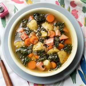 Potato And Kale Soup, Kale Potato Soup, Healthy Hearty Soup, Kale And Bean Soup, Leftover Easter Ham, Kale Soup Recipes, Braised Greens, Comfort Meals, Ham And Potato Soup