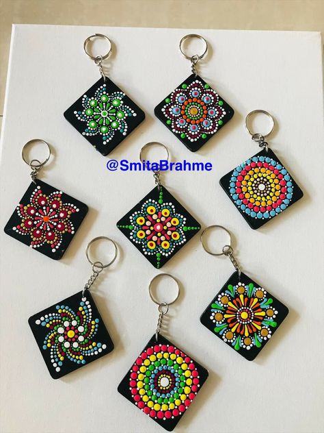 Dot Art Keychain, Dot Painting Tools, Rocks For Garden, Garden Rock Art, Mandala Jewelry, Mandala Rock Art, Rock Painting Ideas, Mandala Art Therapy, Mandala Art Lesson