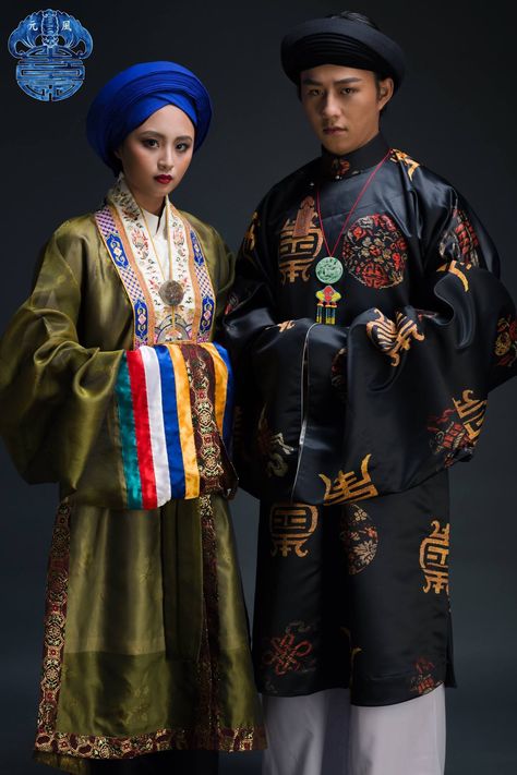 Traditional Vietnamese Clothing, Vietnamese Traditional Clothing, Vietnam Costume, Vietnamese Clothing, Vietnam Dress, National Clothes, Clothing Men, Traditional Clothing, Historical Fashion