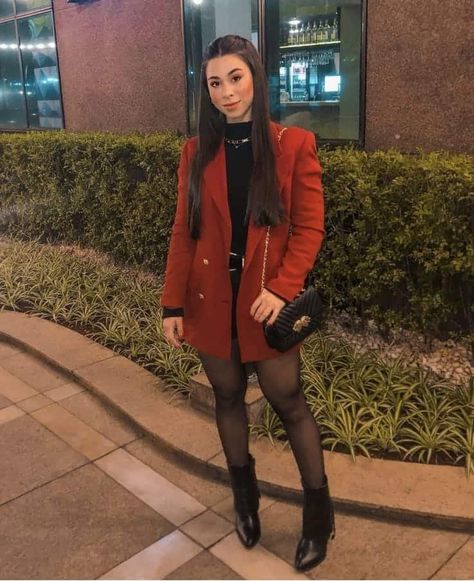 Ideas de outfits cómodos para la posada de la oficina - Mujer saludable 10 | Todo para la mujer moderna Outfit Botas, Fiesta Outfit, Looks Country, Elegante Casual, Blazer Outfits, Dressy Outfits, Fall Fashion Outfits, Black Tights, Winter Fashion Outfits