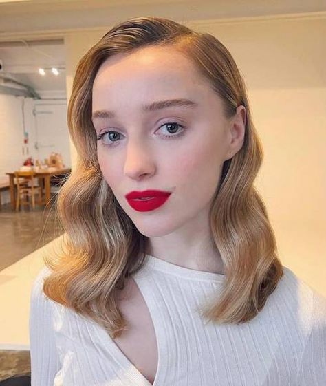 Medium Length Bridal Hair, Five Minute Hairstyles, Bridal Hair Down, Wedding Hairstyles And Makeup, Slicked Back Ponytail, Famous Actresses, Phoebe Dynevor, Wedding Hairstyles Medium Length, Texturizer On Natural Hair