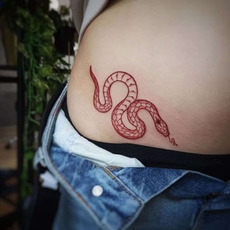 Snake tattoos have become a popular choice among women who want to express their femininity and strength at the same time. Red Snake Tattoo, Hellboy Tattoo, Flower Spine Tattoos, Stomach Tattoos Women, Tato Minimal, Panther Tattoo, Red Rose Tattoo, Red Snake, Fire Tattoo